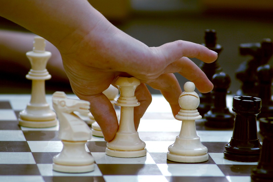 5 benefícios do xadrez na escola