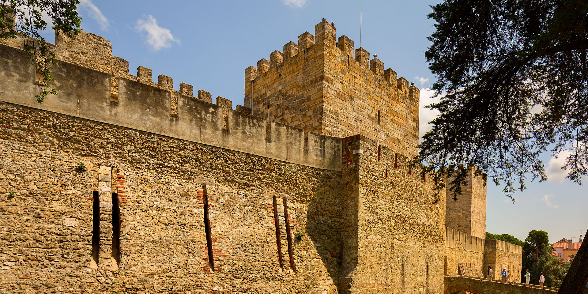 Lugares de uma revolução na Lisboa medieval: 1383-85