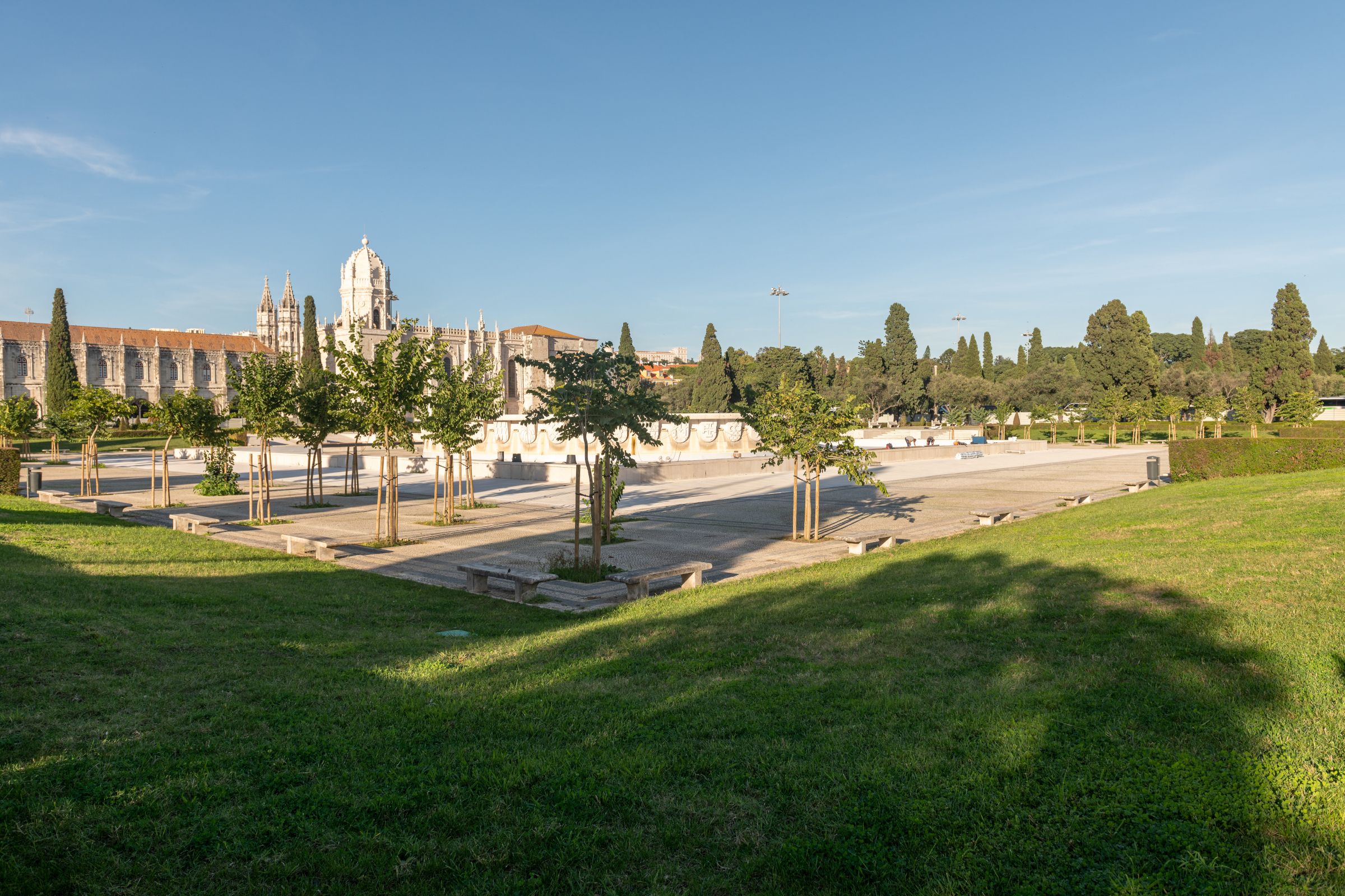 Pela Calçada – Praça do Império